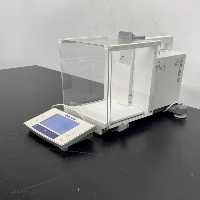 Mettler Toledo XS64 Analytical Balance image 1